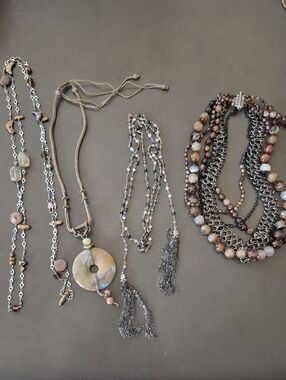 🌸 $5 Each Necklaces